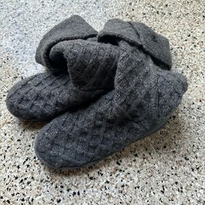 KNIT UGG SLIPPERS